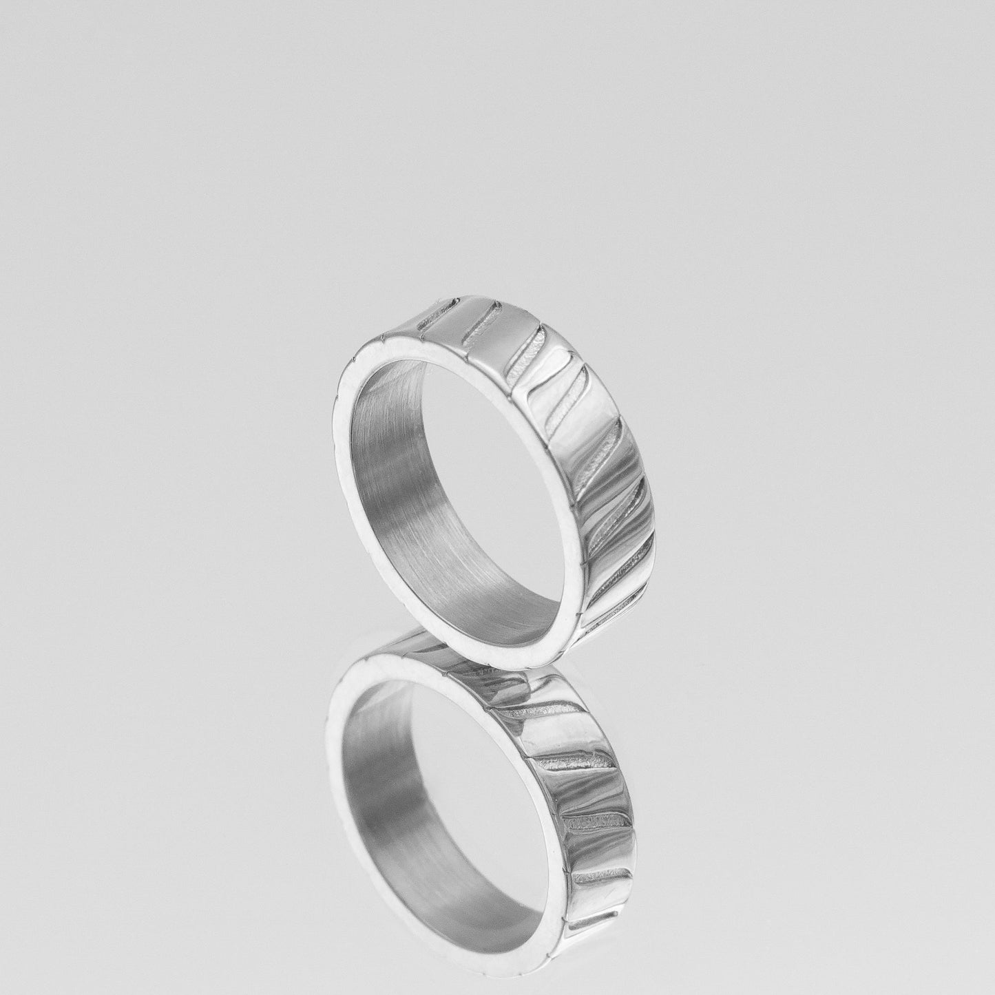Amaia Band Ring - Image 9 - ISMI JEWELS