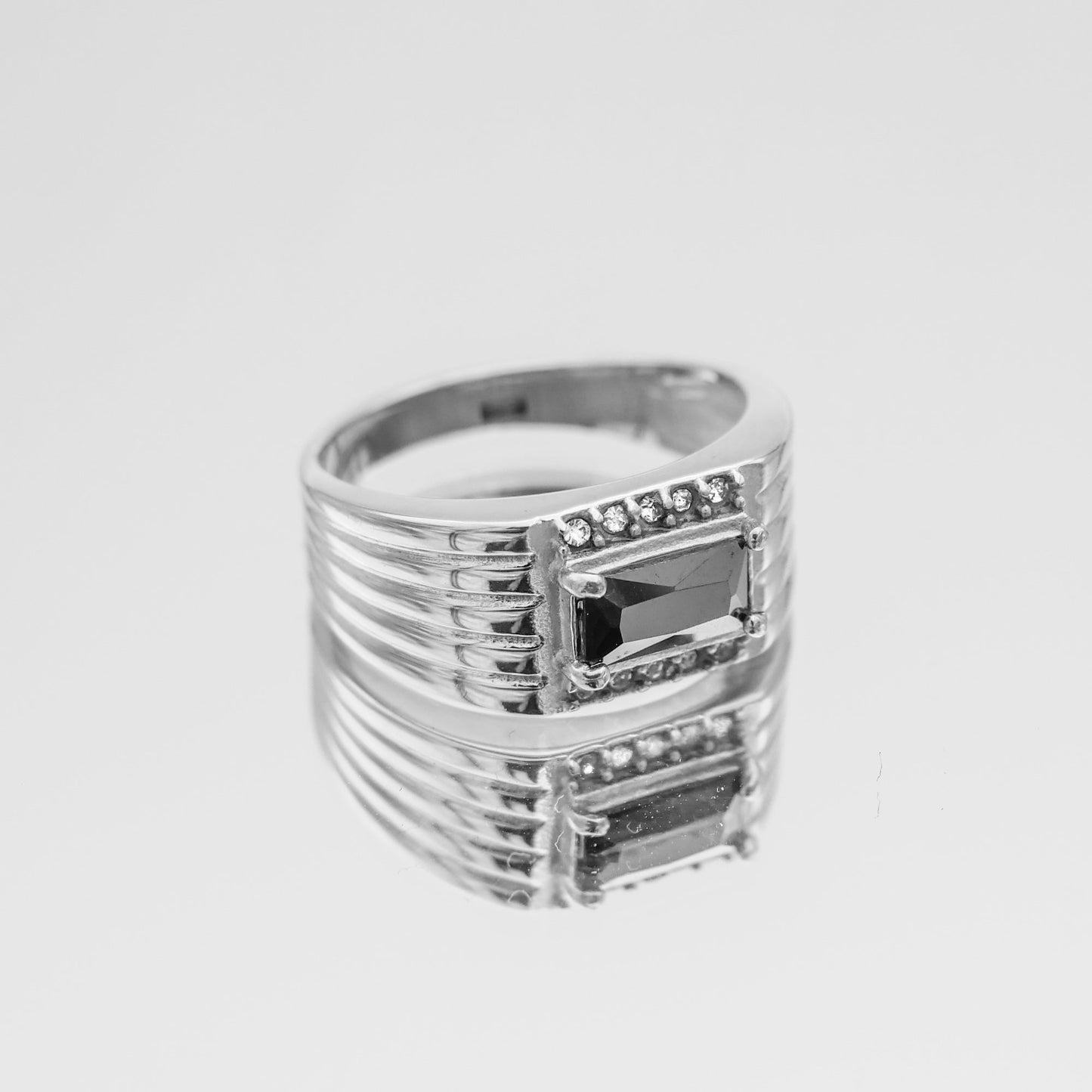 Myla Onyx Signet Ring - Image 5 - ISMI JEWELS