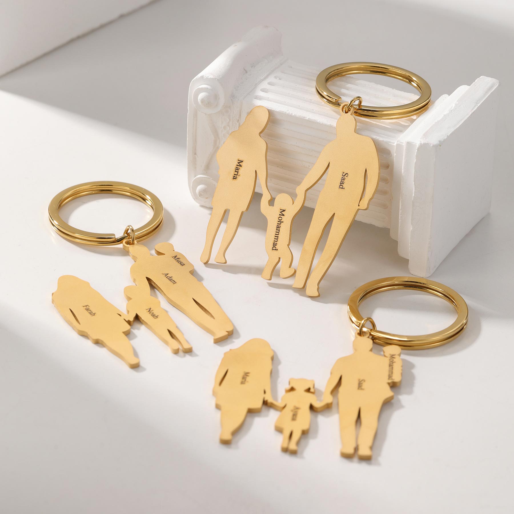 Custom 3-figure family keychain featuring personalized figures attached to a metal keyring, representing family members.