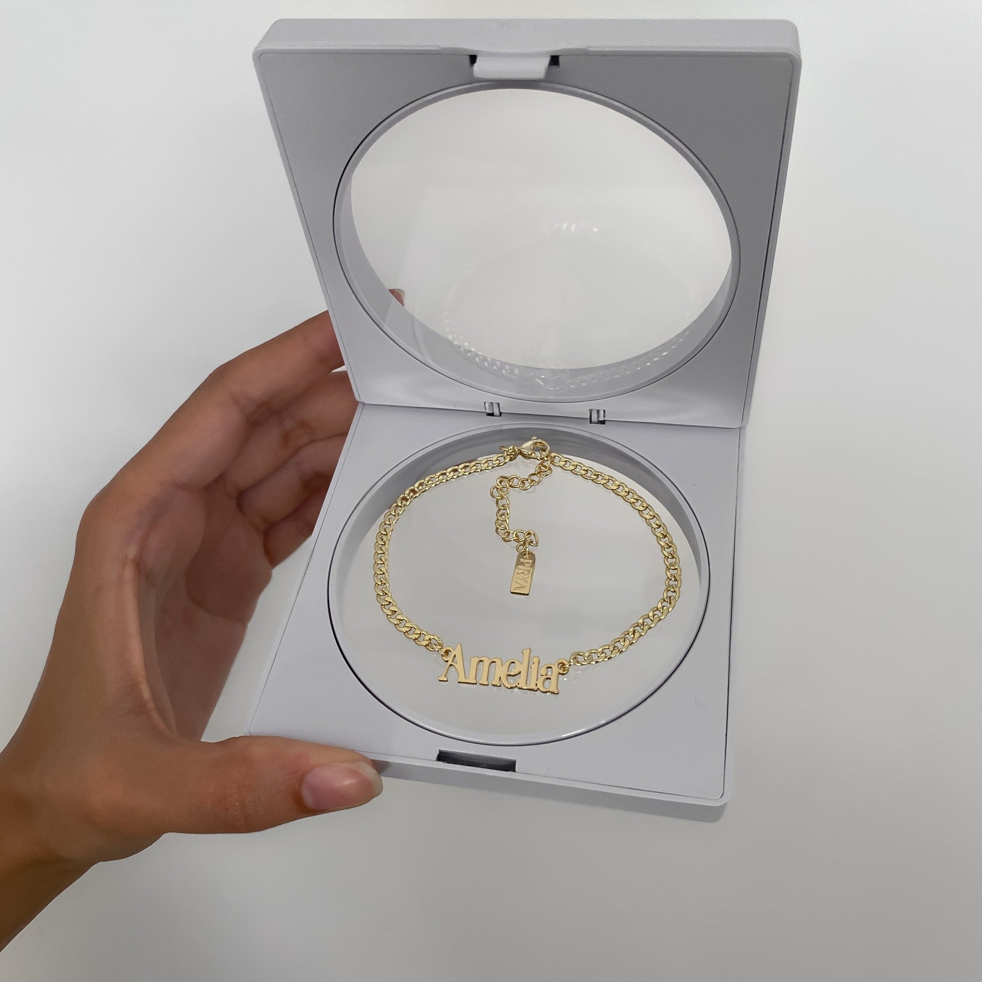 Free Deluxe Display Case | ISMI™ - Image 7 - ISMI JEWELS