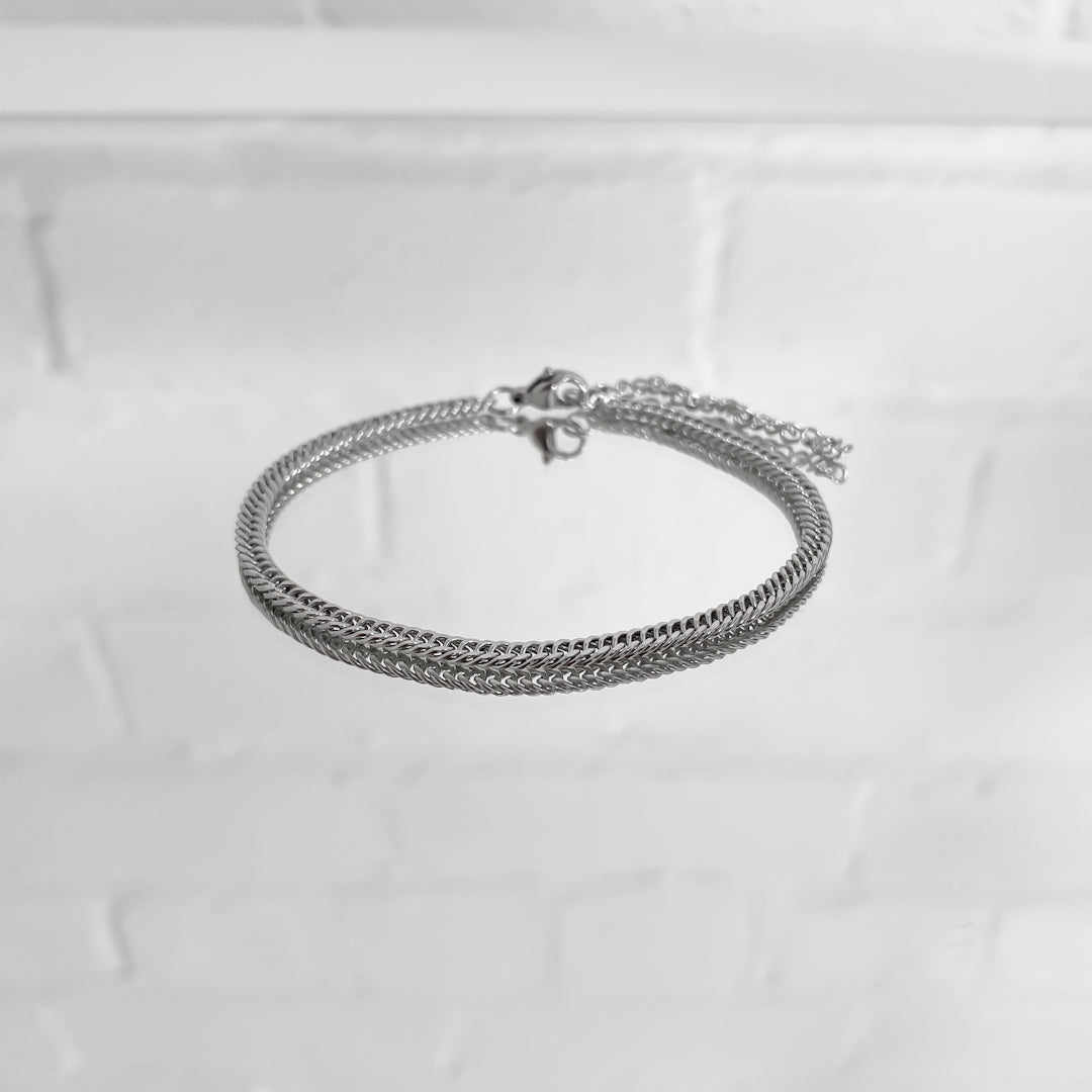 Double Link Curb Anklet | Silver - Image 2 - ISMI JEWELS