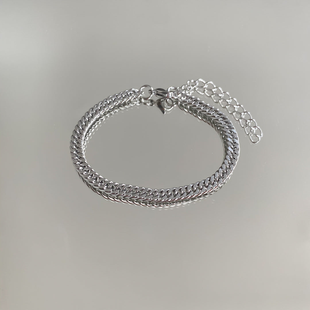 Double Link Curb Anklet | Silver - Image 5 - ISMI JEWELS