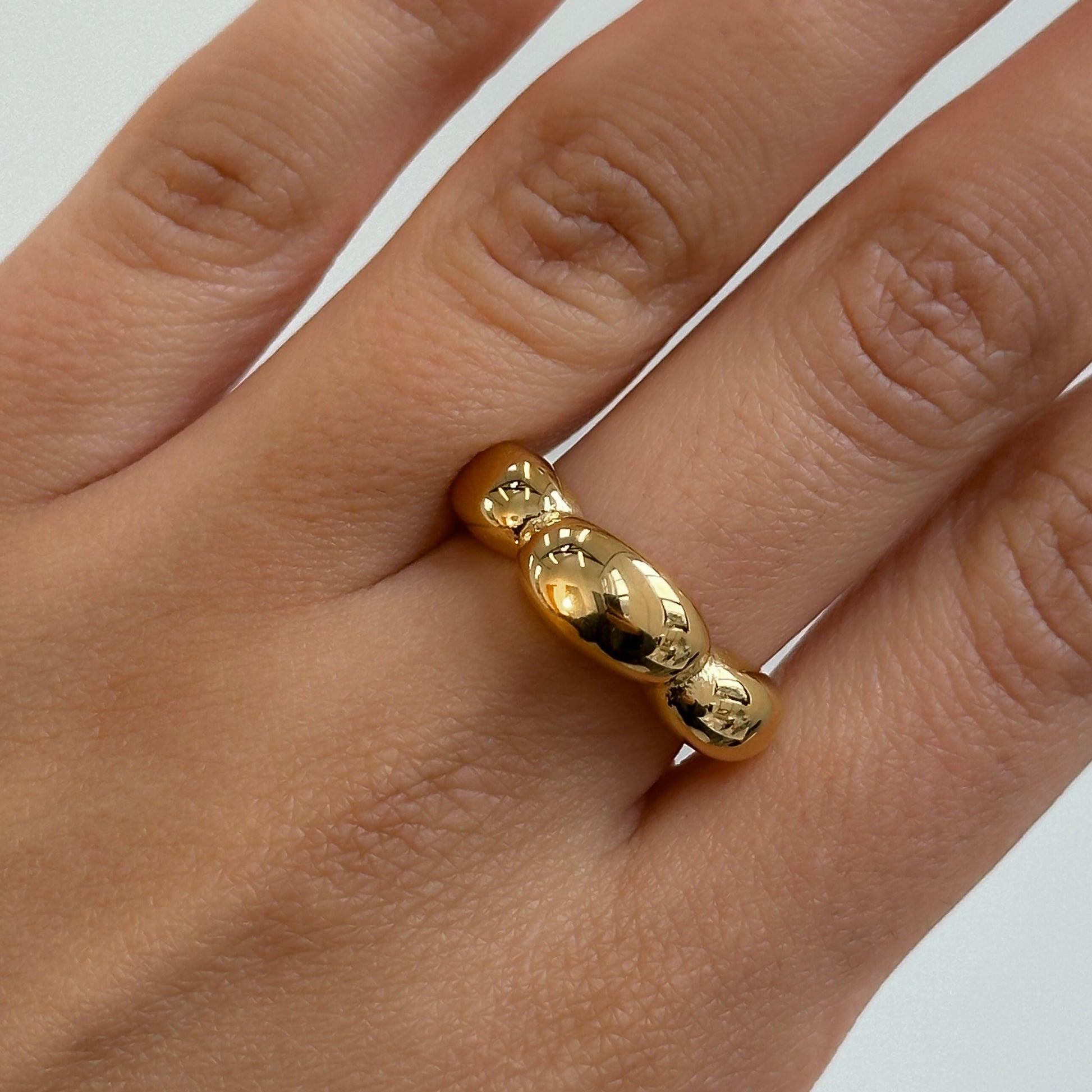 Lia Bubble Band Ring - Image 3 - ISMI JEWELS