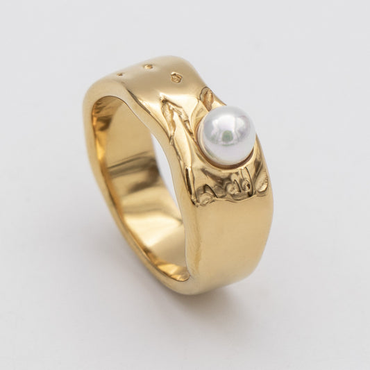 Nadine Pearl Ring - Image 1 - ISMI JEWELS