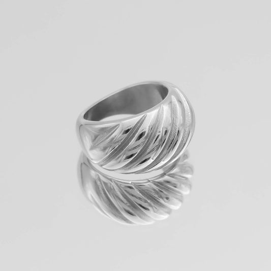 Venus Dome Ring | Silver - Image 1 - ISMI JEWELS