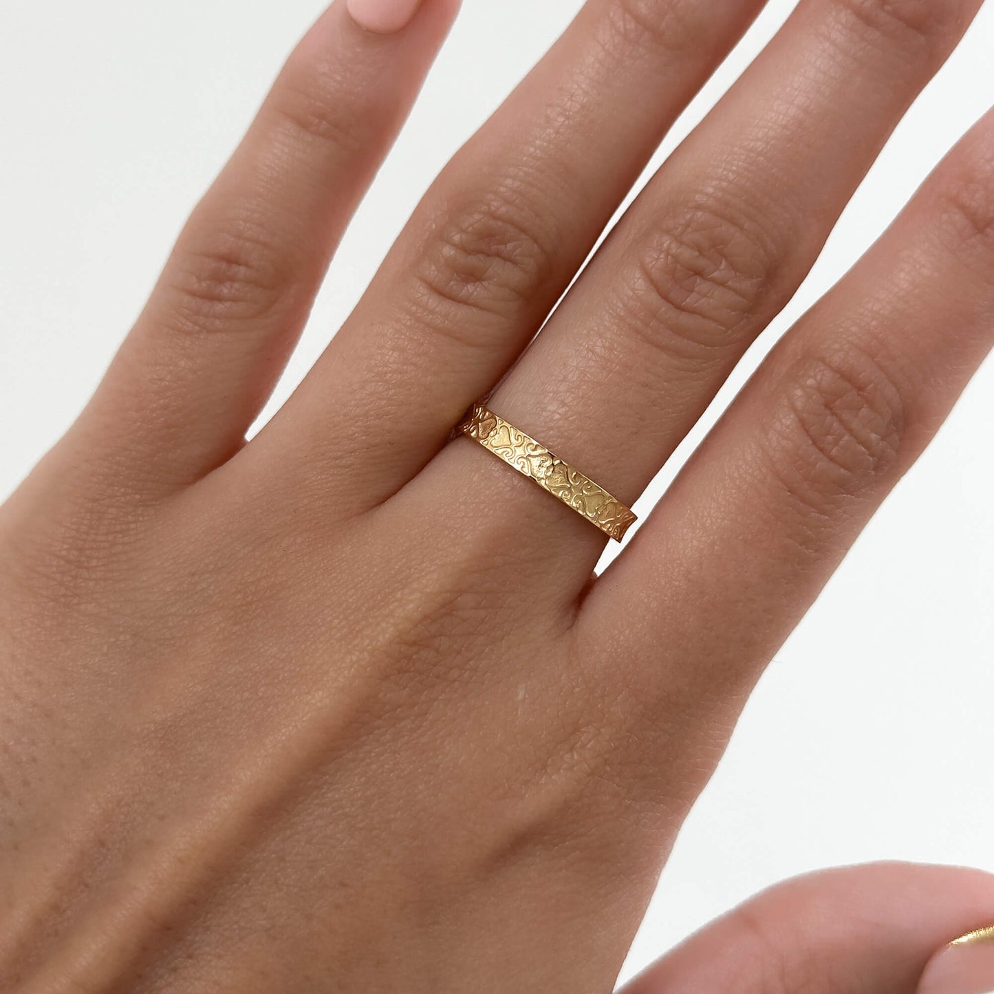 Aurora Celtic Pattern Ring - Image 4 - ISMI JEWELS