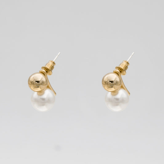 Pia Pearl Stud Earrings - Image 1 - ISMI JEWELS