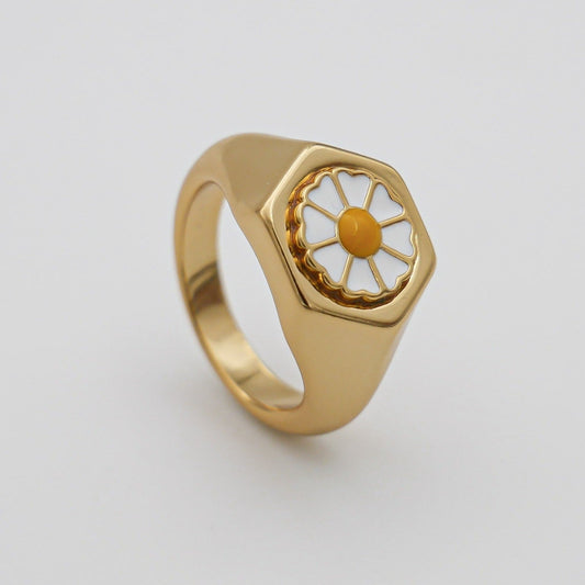 Daisy Signet Ring - Image 1 - ISMI JEWELS