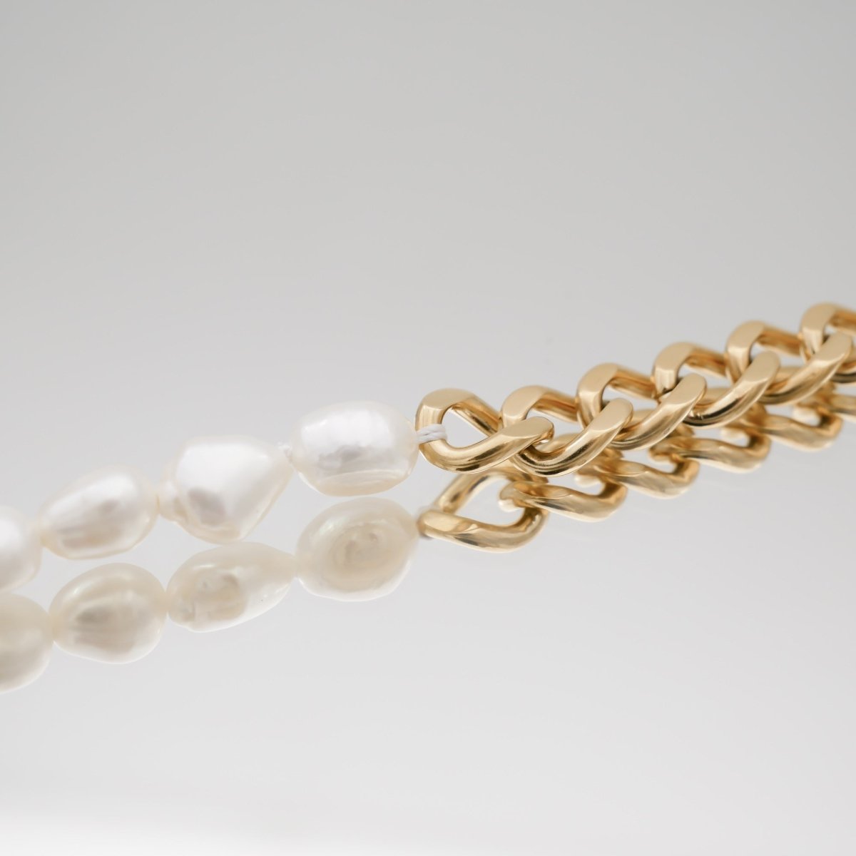 Amaia Pearl Contrast Necklace - ISMI JEWELS