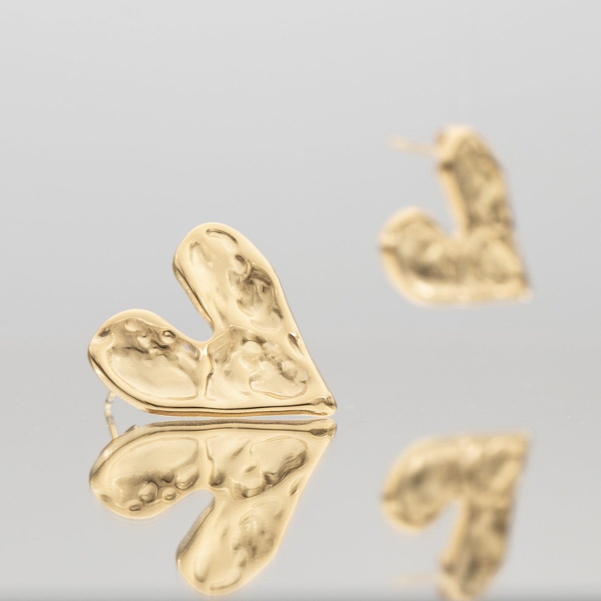 Cari Hammered Heart Earrings - ISMI JEWELS