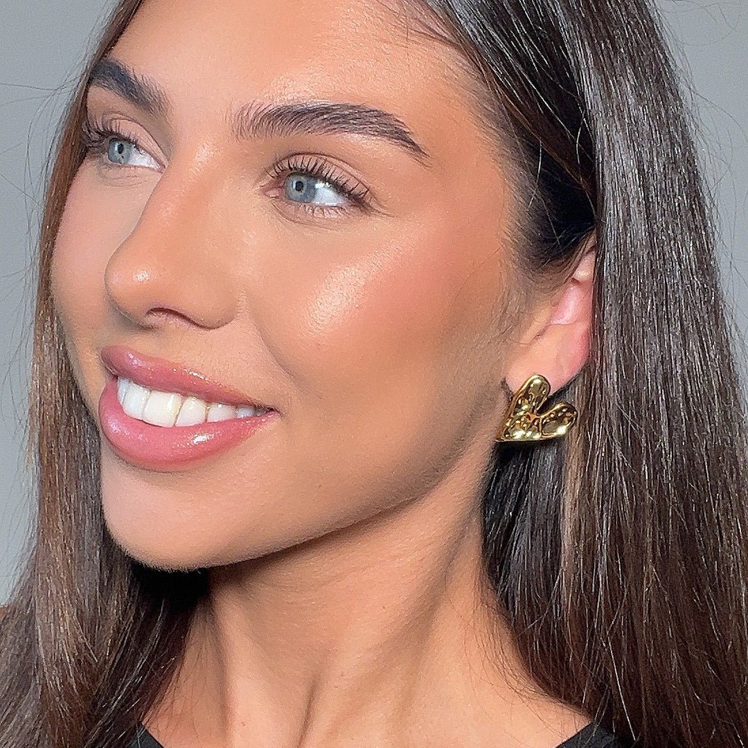 Cari Hammered Heart Earrings - ISMI JEWELS