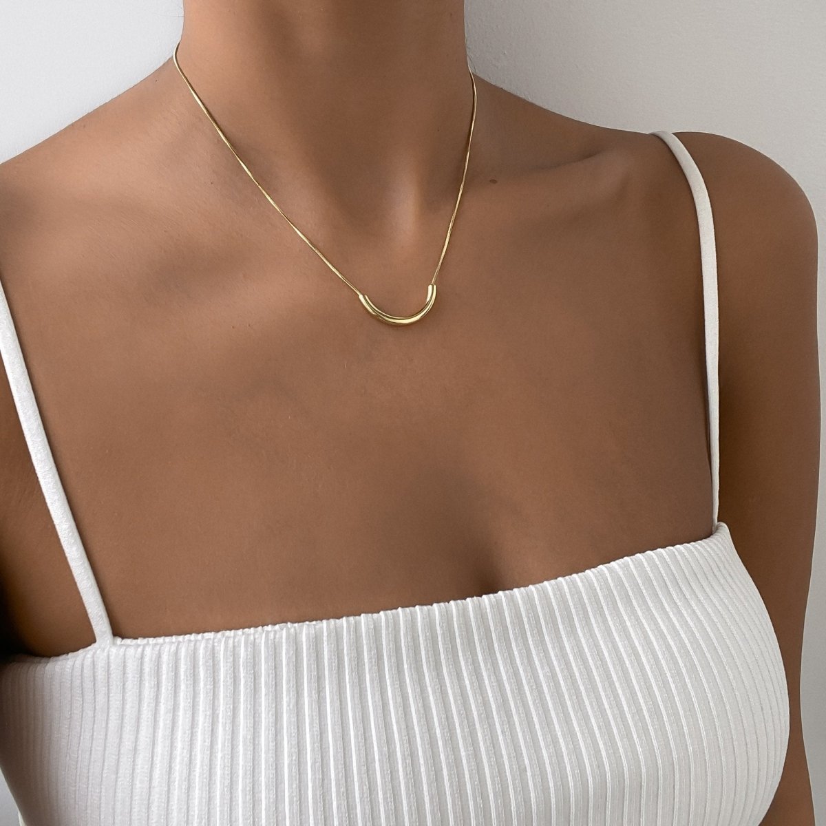 Cerys Crescent Bar Necklace - ISMI JEWELS