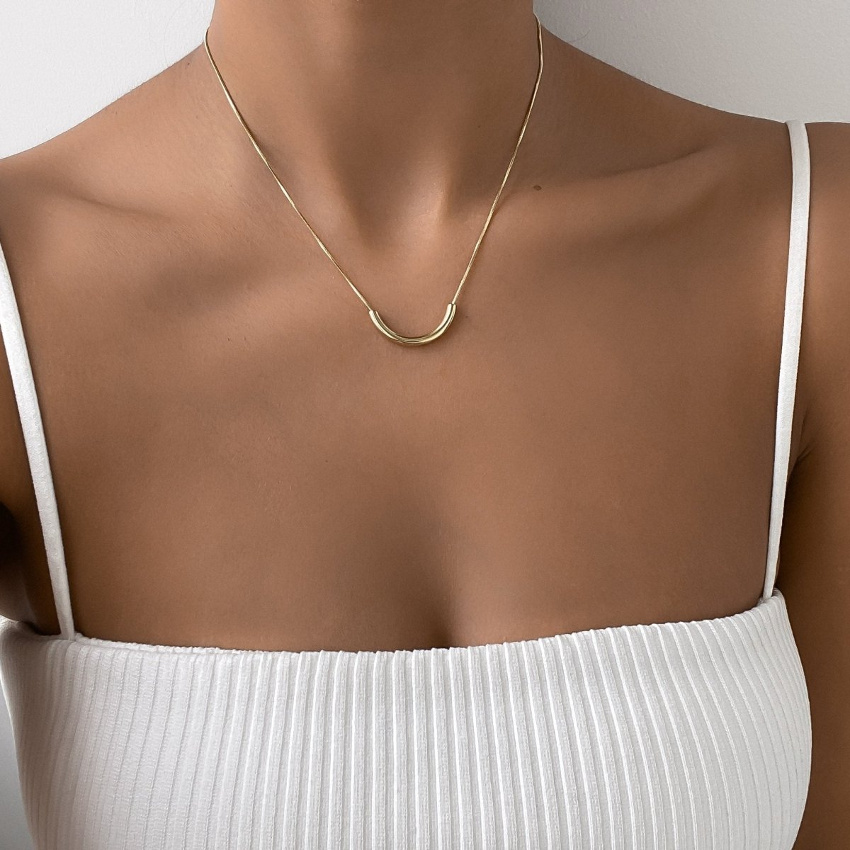 Cerys Crescent Bar Necklace - ISMI JEWELS