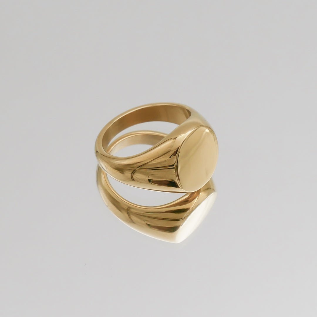 Classic Gold Signet Ring - ISMI JEWELS