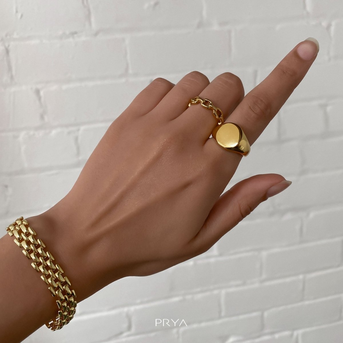 Classic Gold Signet Ring - ISMI JEWELS