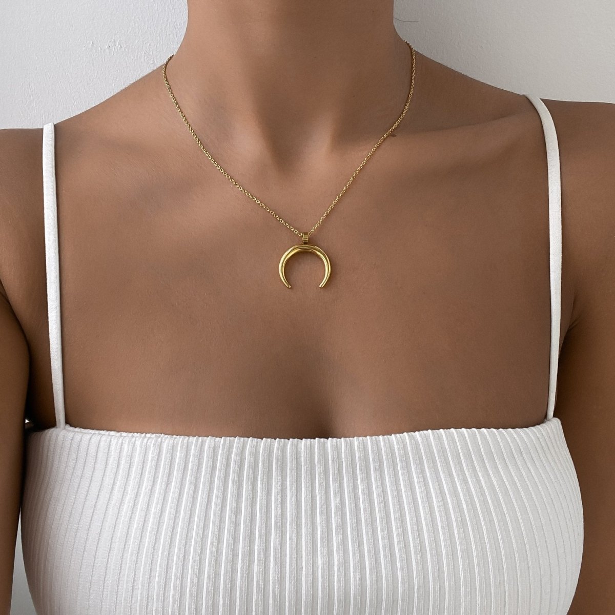 Crescent Moon Necklace - ISMI JEWELS