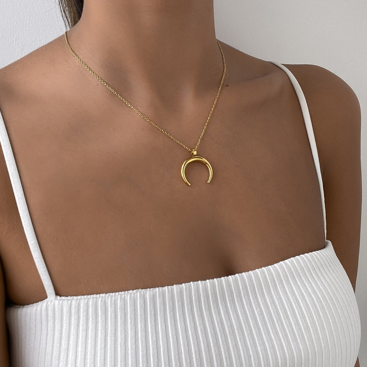 Crescent Moon Necklace - ISMI JEWELS