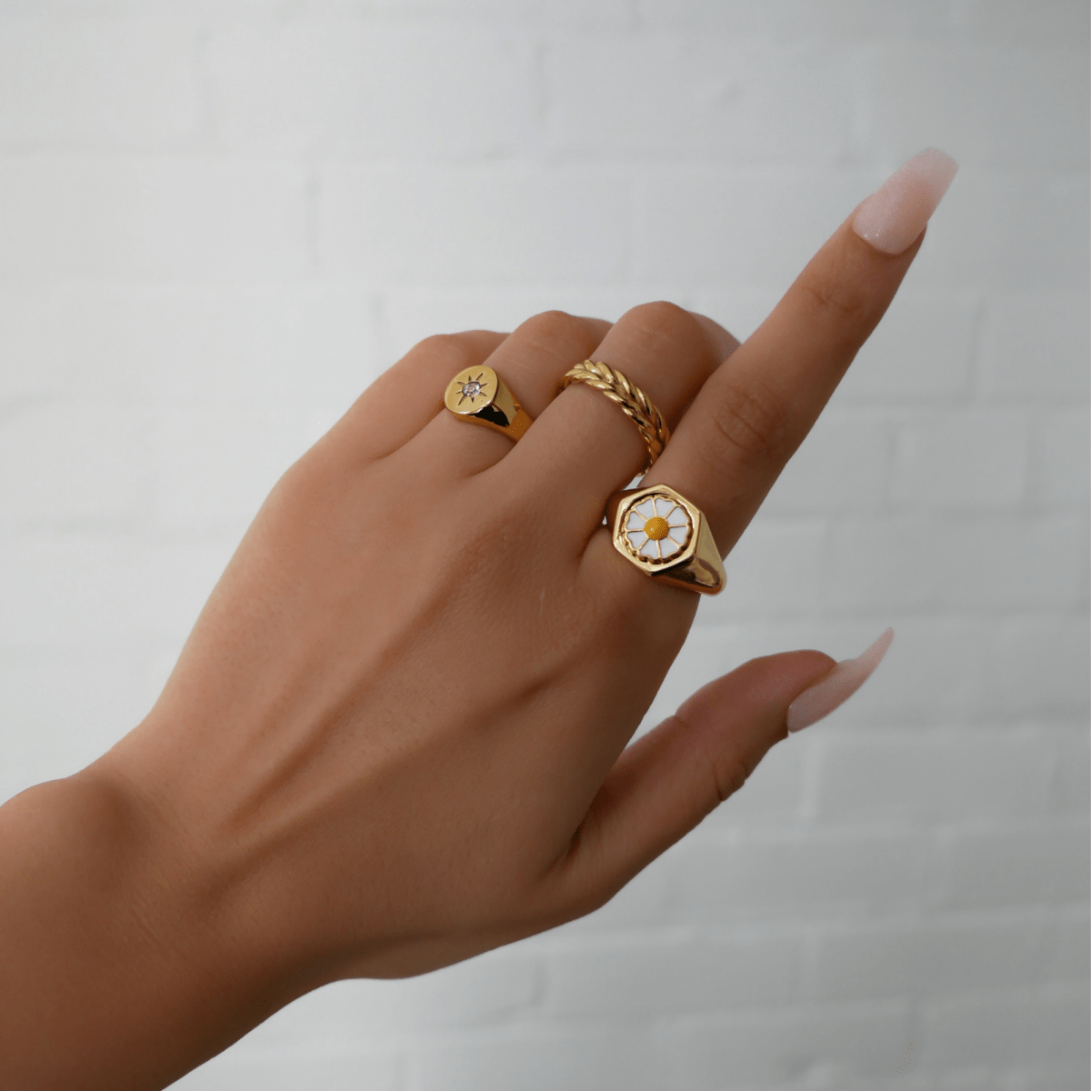 Daisy Signet Ring - ISMI JEWELS