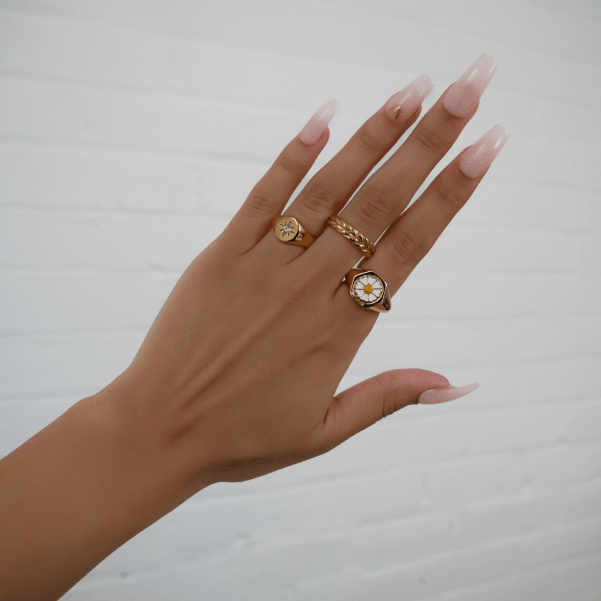 Daisy Signet Ring - ISMI JEWELS