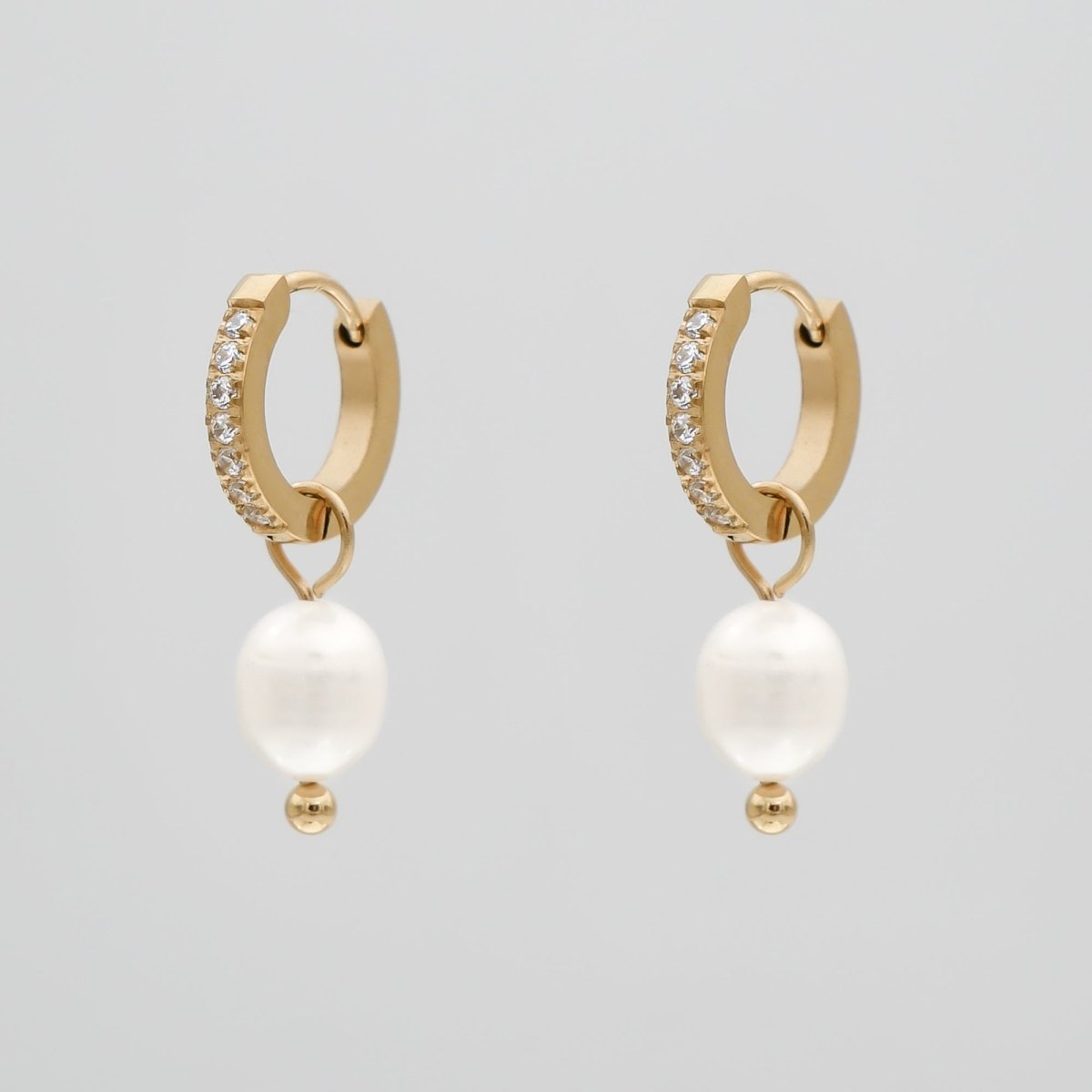 Esme Pearl Huggie Earrings - ISMI JEWELS