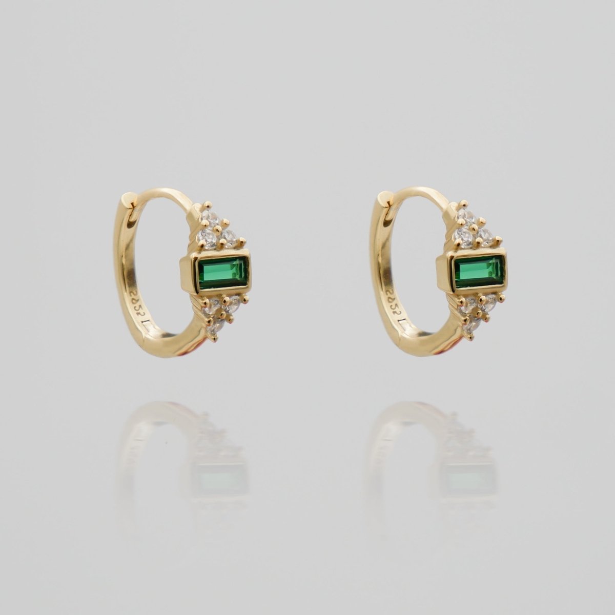 Eva Huggie Earrings - ISMI JEWELS