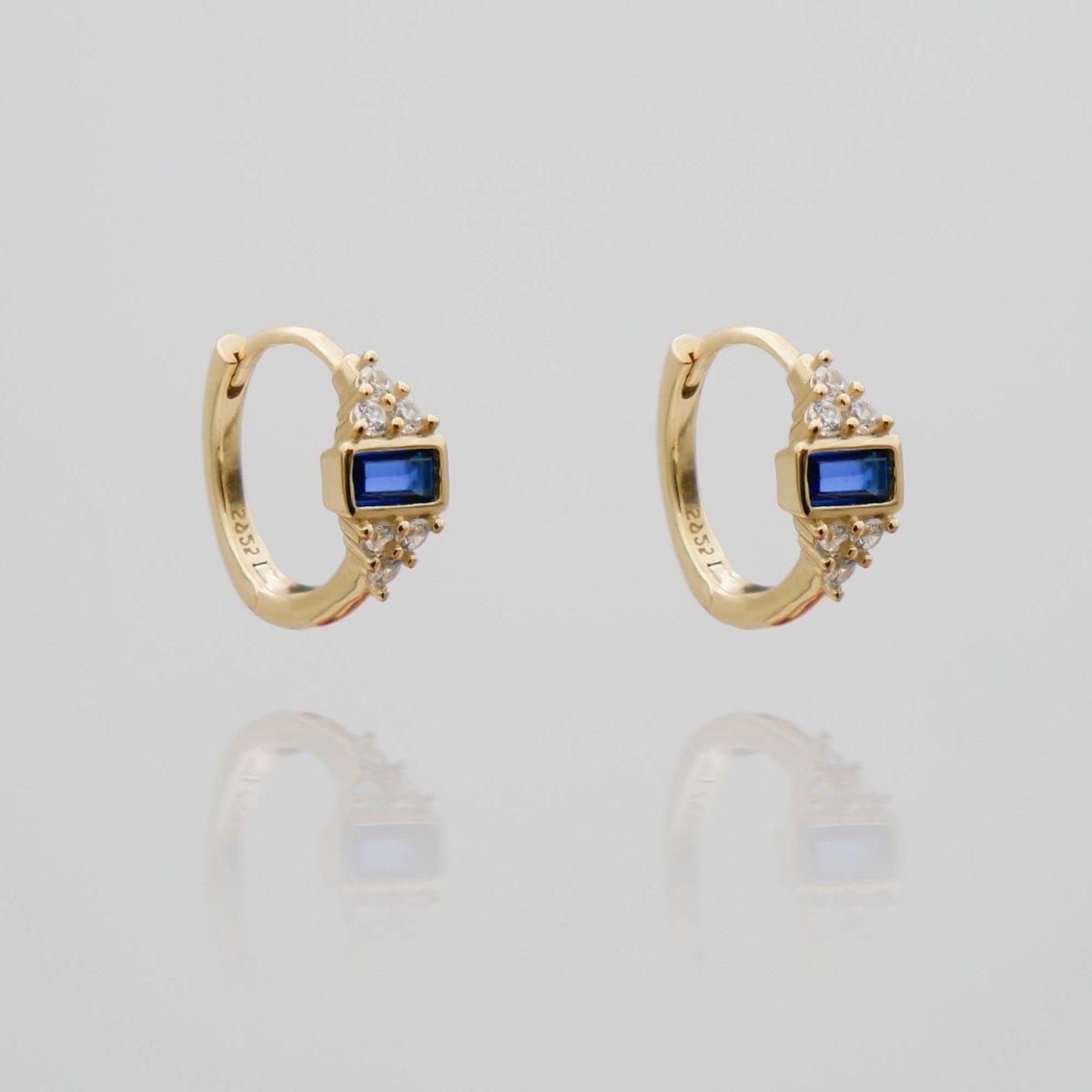 Eva Huggie Earrings - ISMI JEWELS
