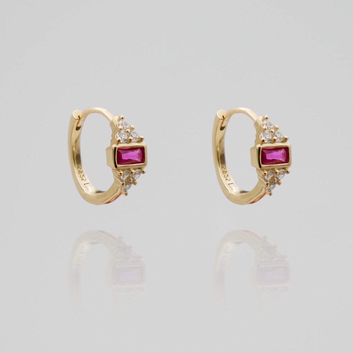 Eva Huggie Earrings - ISMI JEWELS