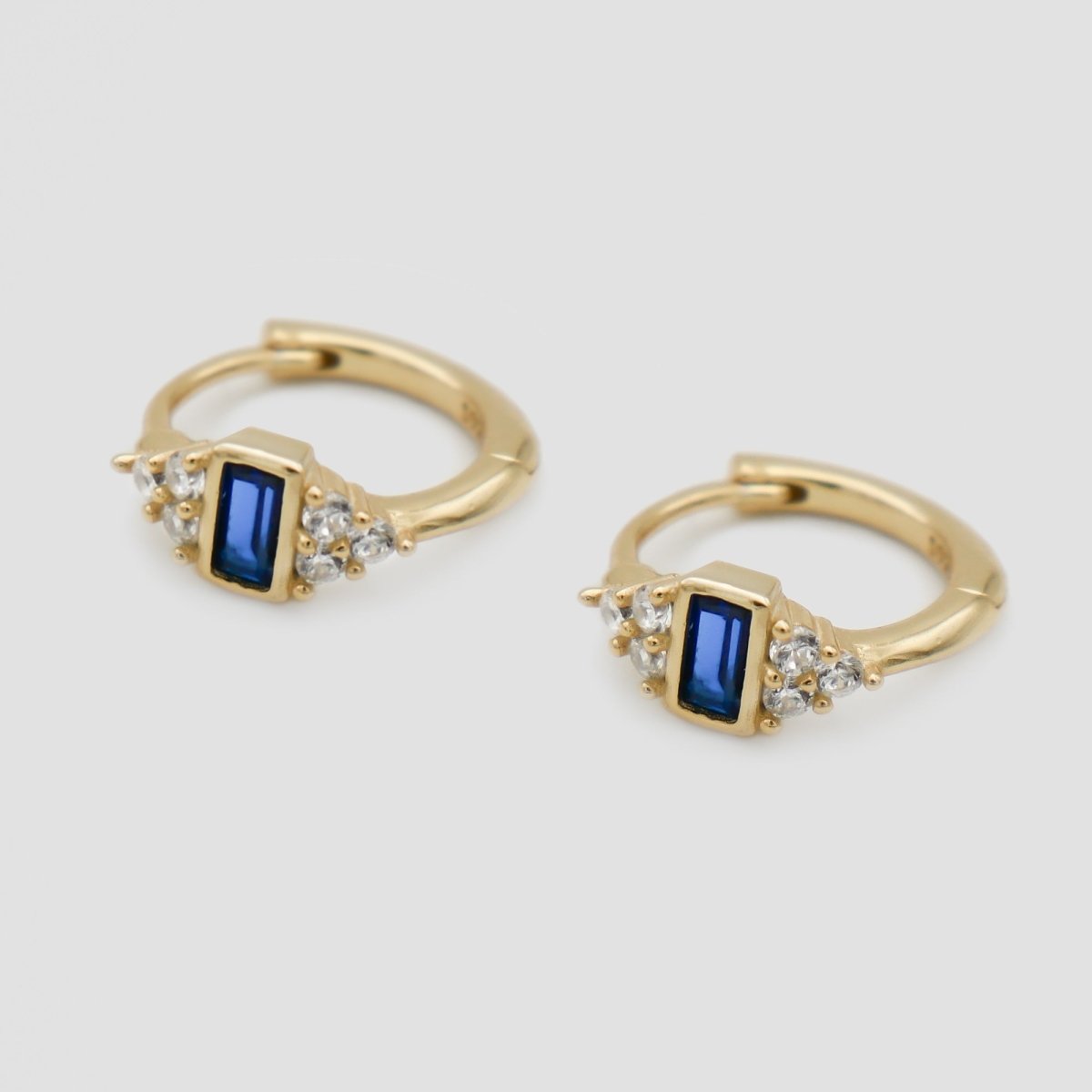 Eva Huggie Earrings - ISMI JEWELS