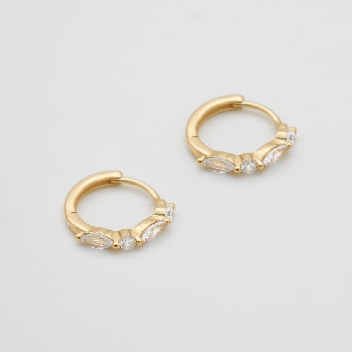 Lyla Huggie Earrings - ISMI JEWELS