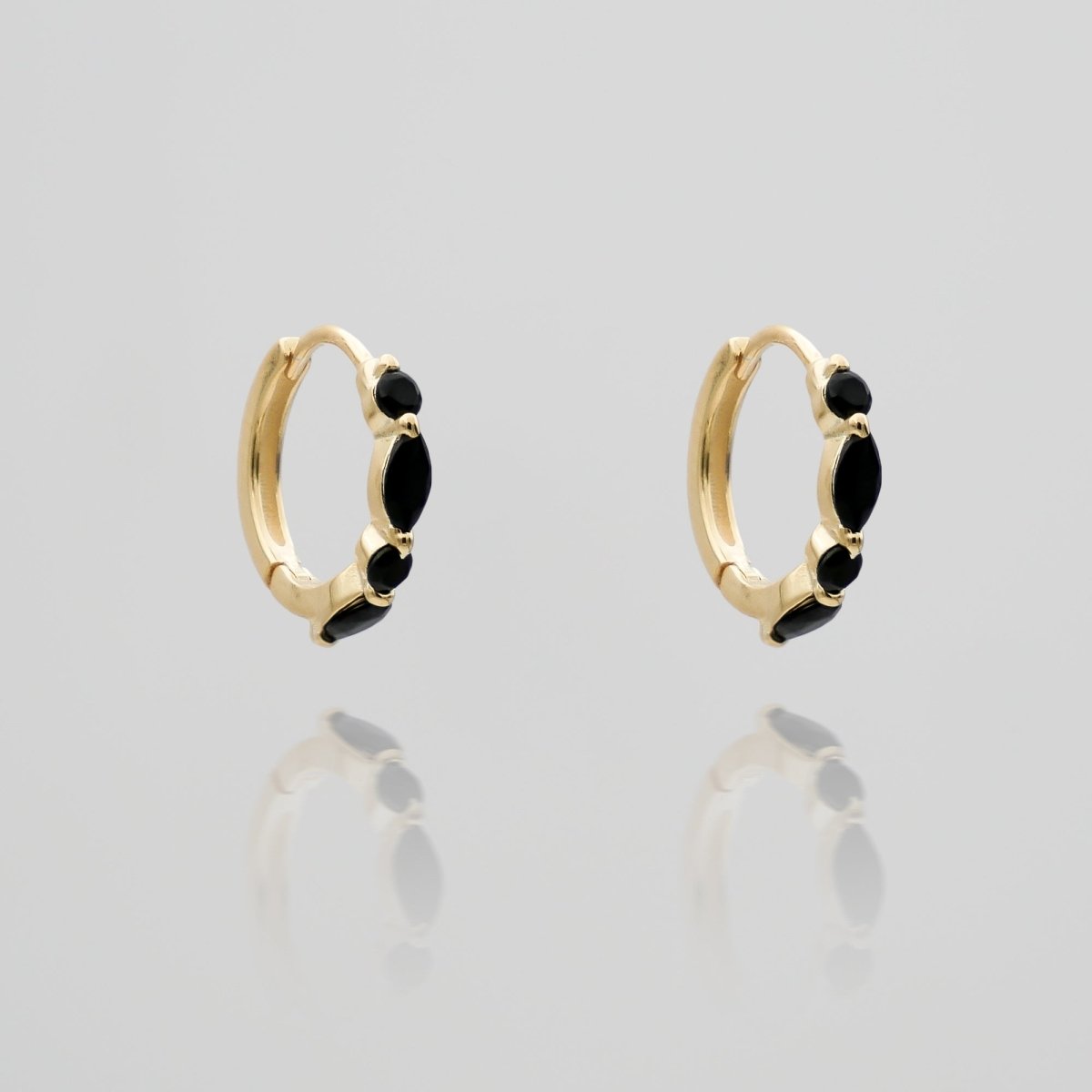 Lyla Huggie Earrings - ISMI JEWELS