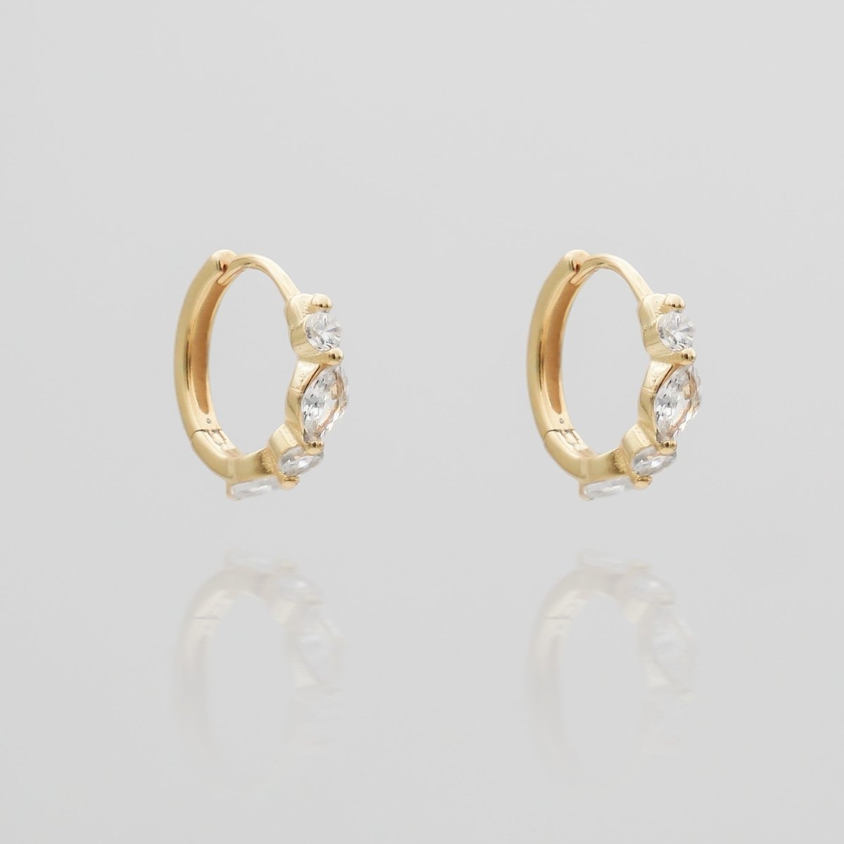 Lyla Huggie Earrings - ISMI JEWELS