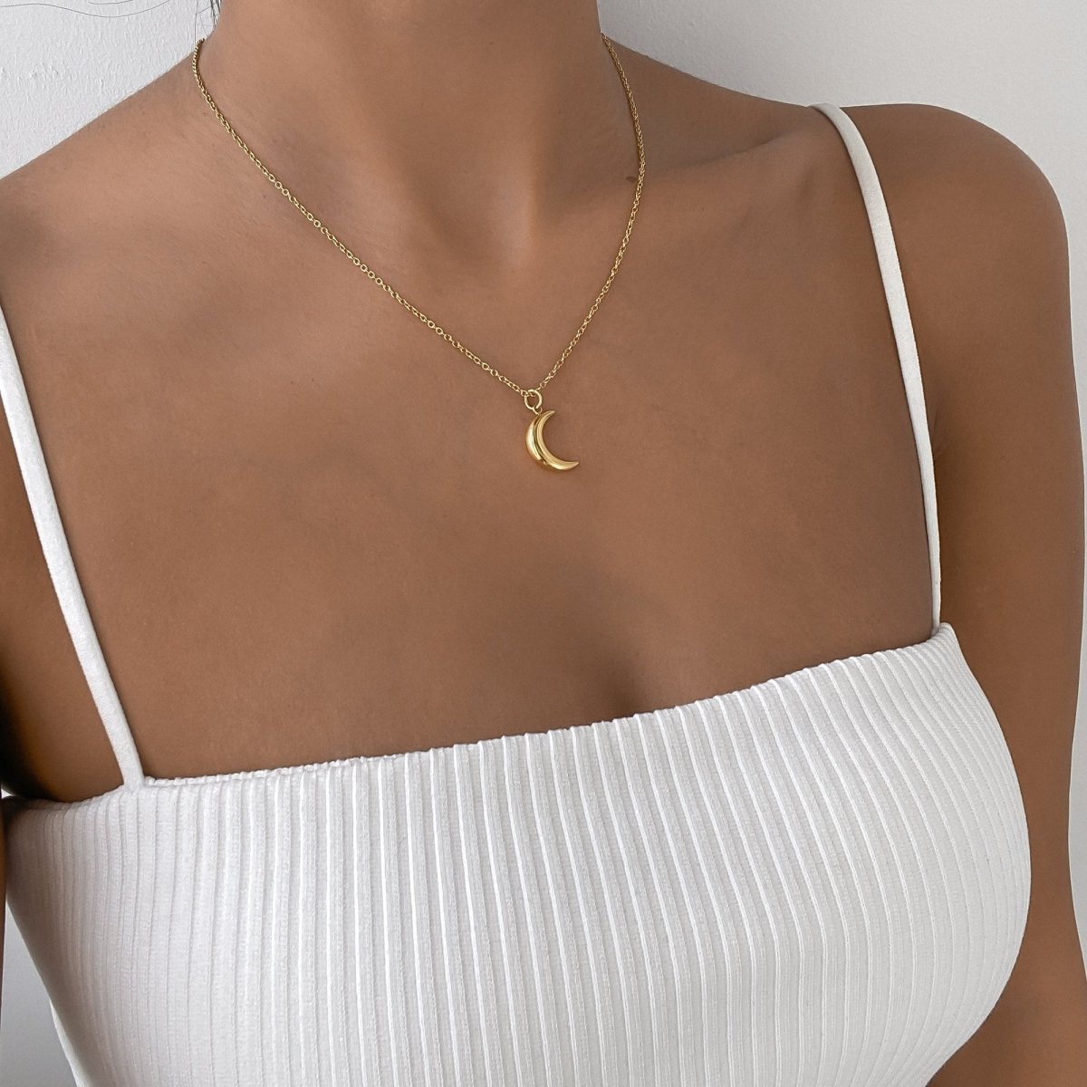 Mini Crescent Moon Necklace - ISMI JEWELS