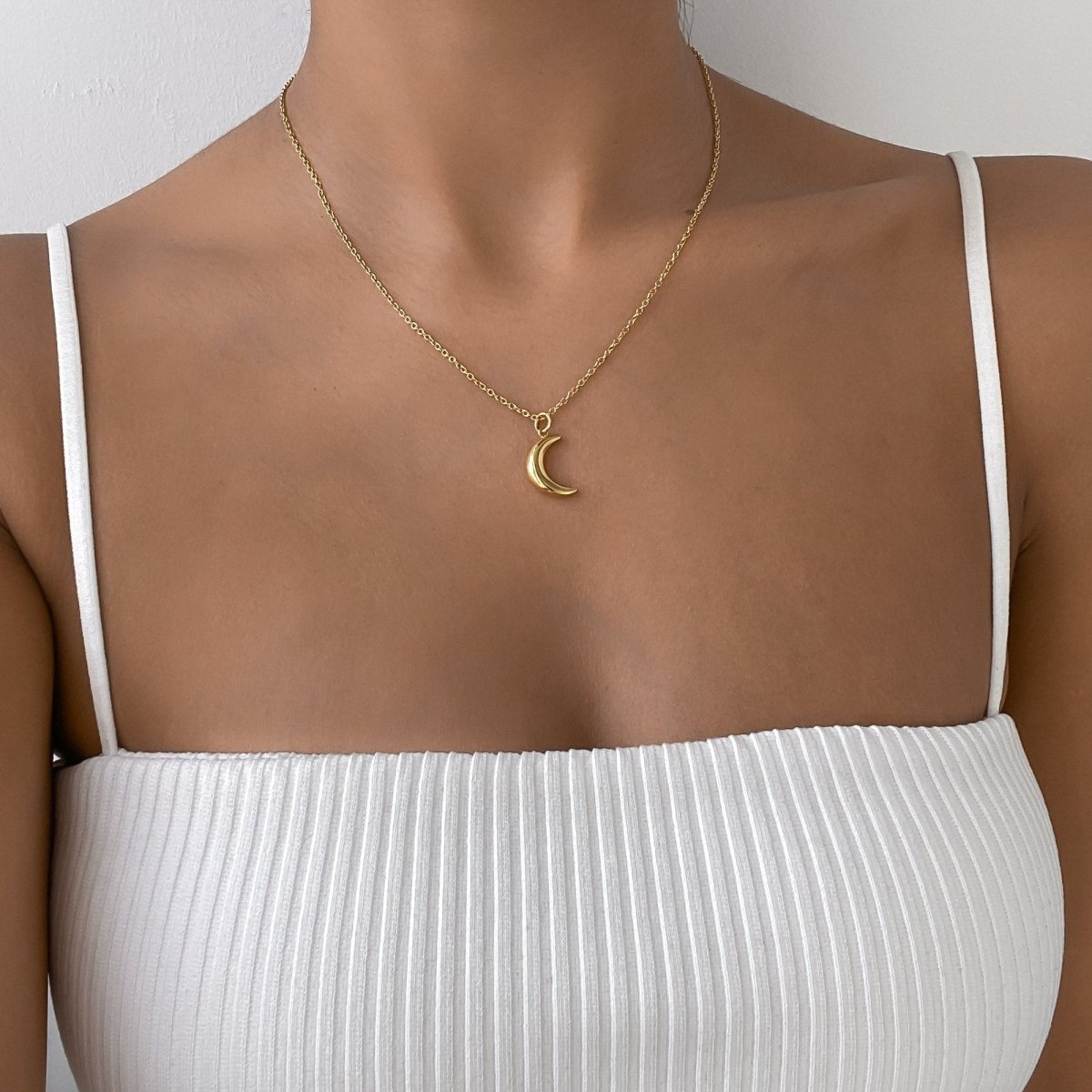 Mini Crescent Moon Necklace - ISMI JEWELS