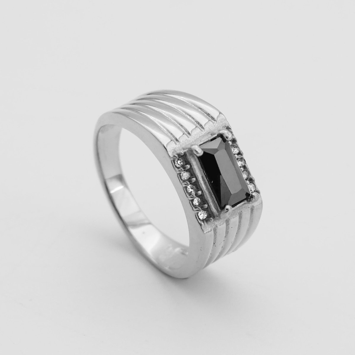 Myla Onyx Signet Ring - ISMI JEWELS