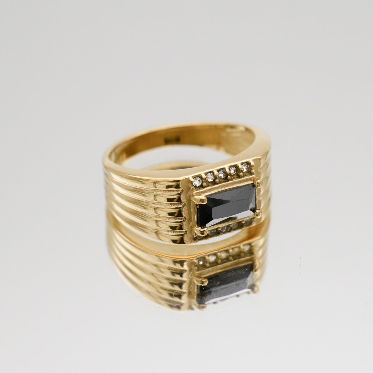 Myla Onyx Signet Ring - ISMI JEWELS