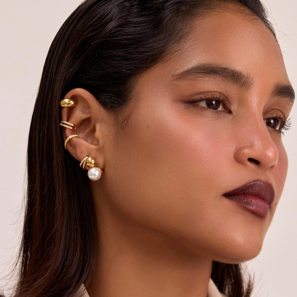 Pia Pearl Stud Earrings - ISMI JEWELS