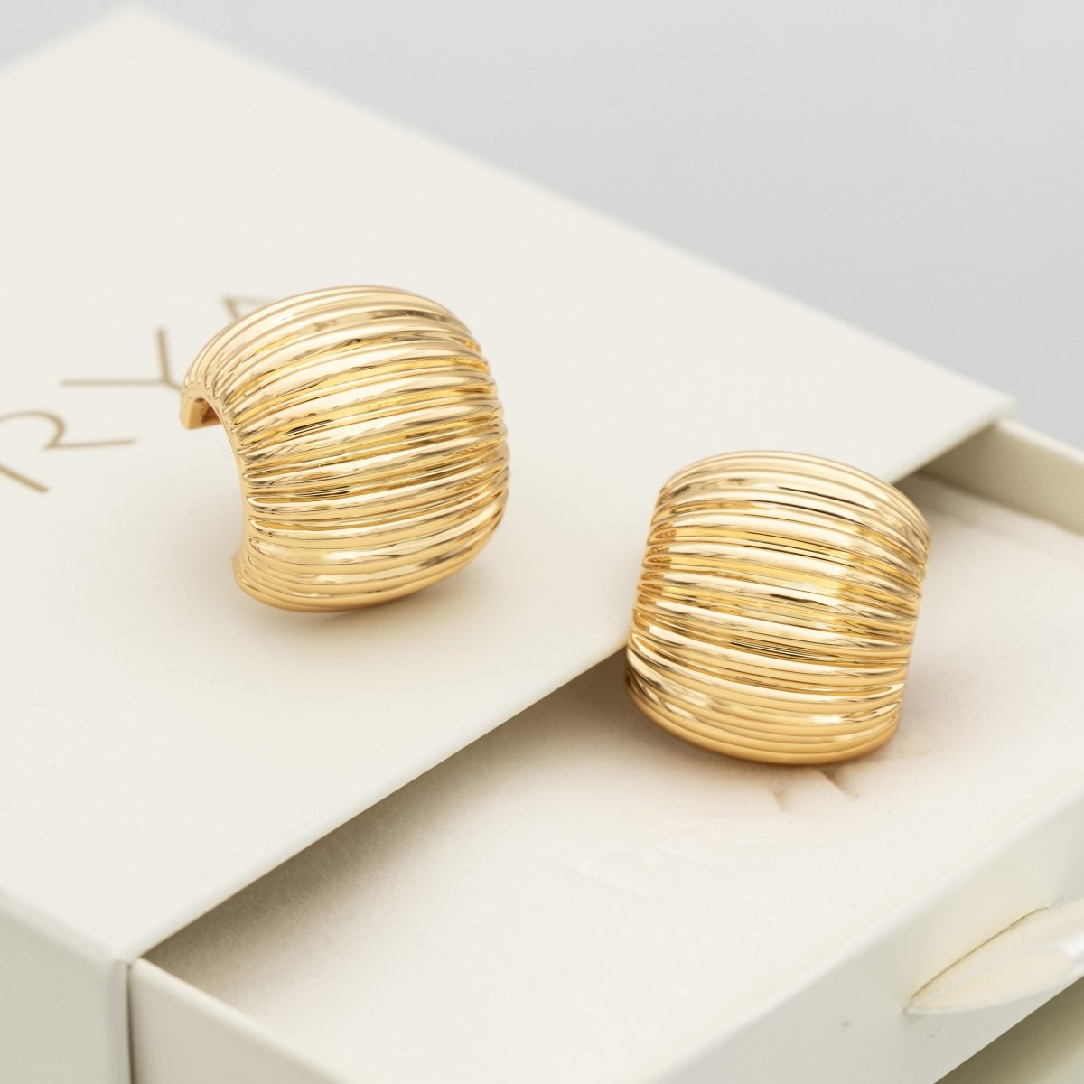 Raisa Ribbed Earrings - ISMI JEWELS