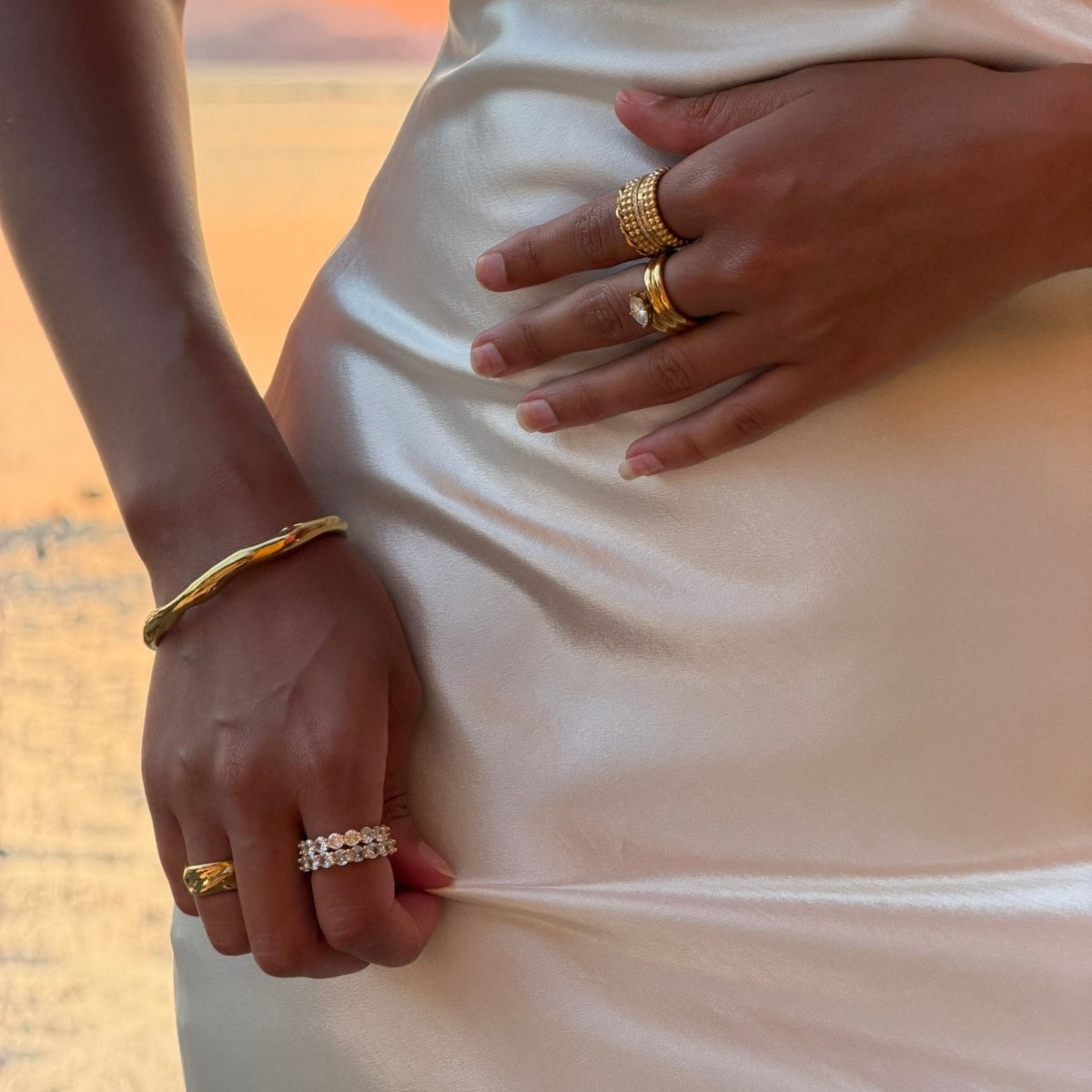 Thea Wave Bangle - ISMI JEWELS