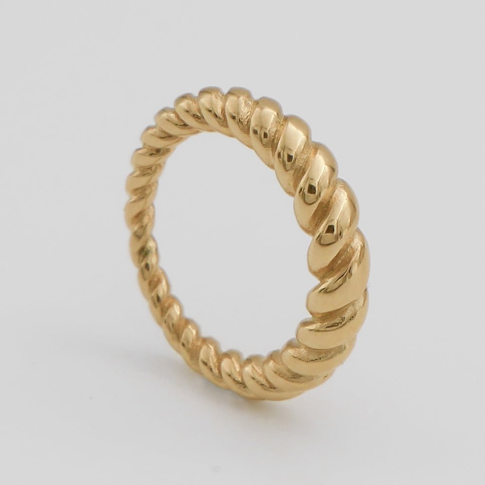 Tia Twisted Ring - ISMI JEWELS