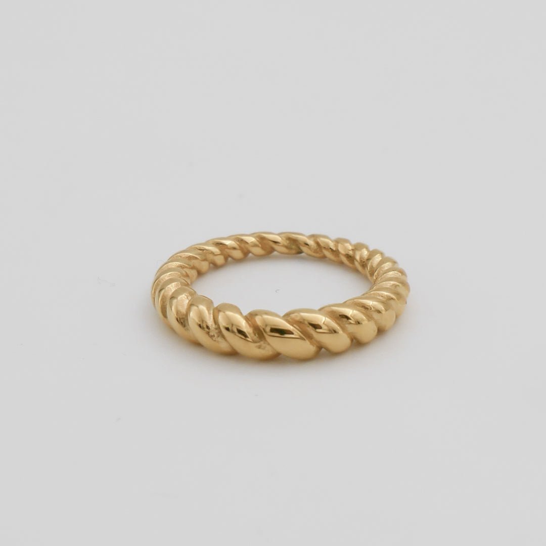 Tia Twisted Ring - ISMI JEWELS